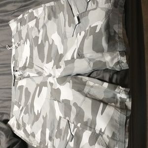 NWT Mens size 36 grey camo Plugg cargo shorts